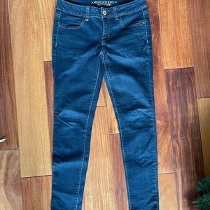 American Eagle Medium Wash Jeans - Size 4 short